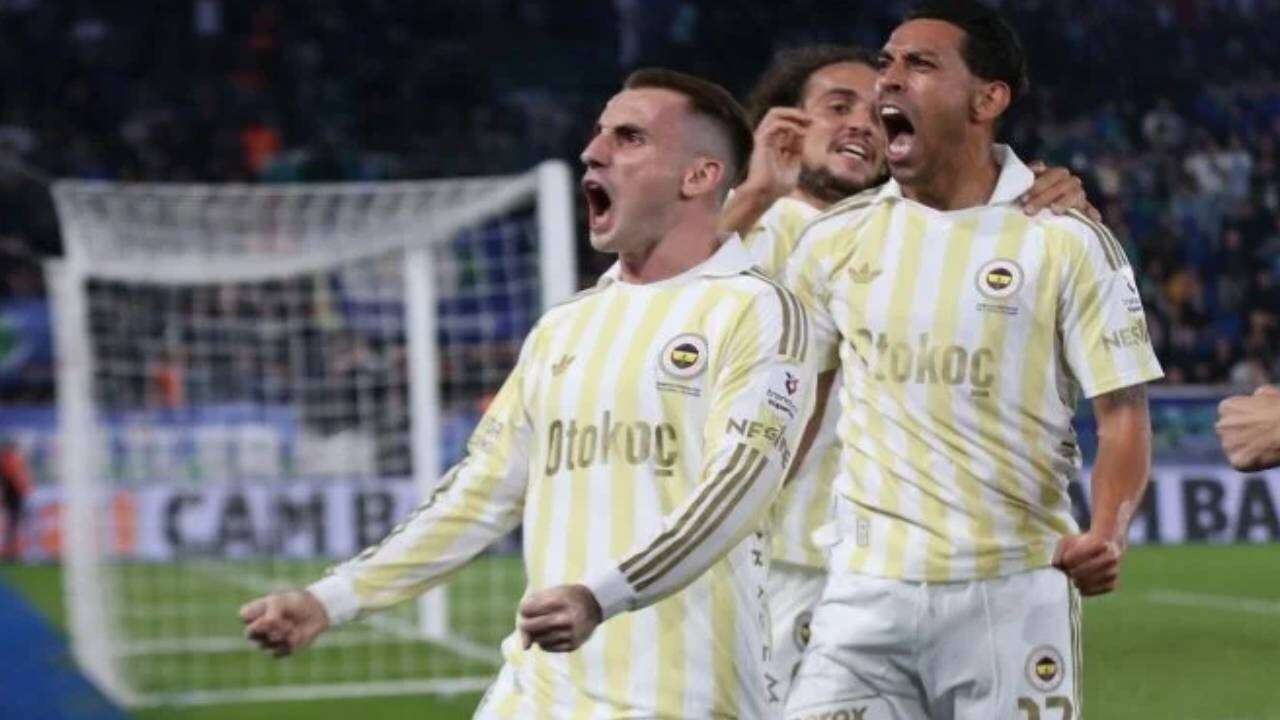 Fenerbahçe'de İsmail Kartal'dan Aston Villa maçı öncesi Rize neşteri: Kulübeden dışarıya adım attırmayacak, kadroda yoksun! 4